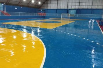 O Departamento de Esportes, através de seus colaboradores, está realizando a limpeza geral de alguns espaços esportivos