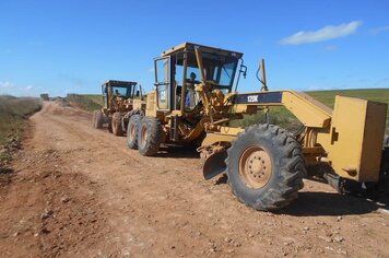 Secretaria de Obras e Agricultura realiza trabalhos nas comunidades de Cerca Velha e São Lucas