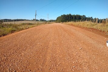 SECRETARIA DE OBRAS TRABALHA NA RECUPERAÇÃO E MANUTENÇÃO DAS ESTRADAS DO INTERIOR DO MUNICÍPIO