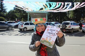 ARRAIÁ NA PRAÇA ACONTECE NESTE DOMINGO