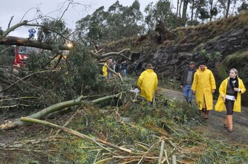 Administração Municipal presta apoio a famílias atingidas pelo temporal desta quinta-feira