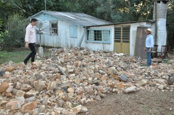 Equipe da Secretaria de Obras trabalha na melhoria das estradas do interior