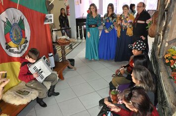 Alunos da EMEF Atília Vera realizam apresentação no rancho Cenair Maicá