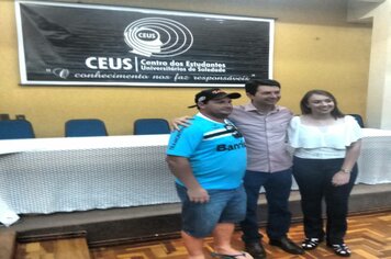 PREFEITO PRESTIGIA POSSE DA NOVA DIRETORIA DO CEUS