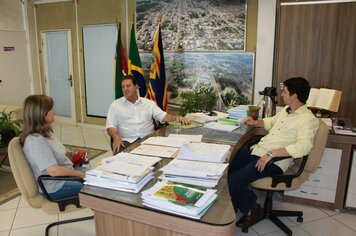 PREFEITURA REALIZA TERMO DE FOMENTO COM SINDICATO RURAL PARA CONSTRUÇÃO DE PARQUE MULTIUSO