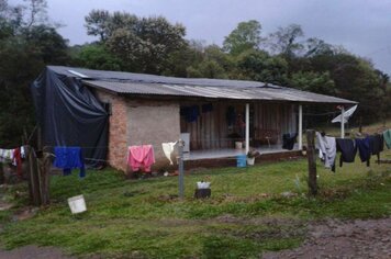 Chuva de granizo atinge residências no Interior do Município