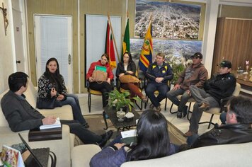 Prefeito Paulo Cattaneo recebe direção da EMEF São Luiz Gonzaga, do Rincão do Bugre