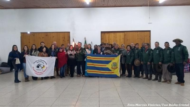 CAVALEIROS TRAZEM CENTELHA DA CHAMA CRIOULA PARA SOLEDADE