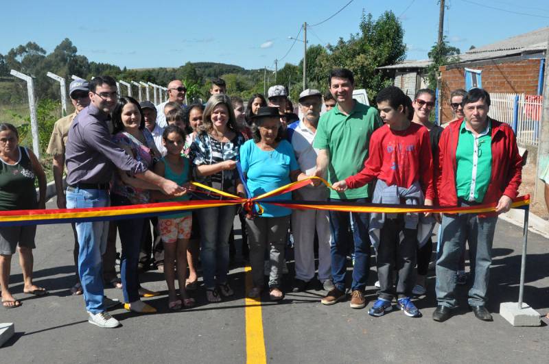 Inaugurada pavimentação da rua José do Patrocínio no bairro Expedicionário