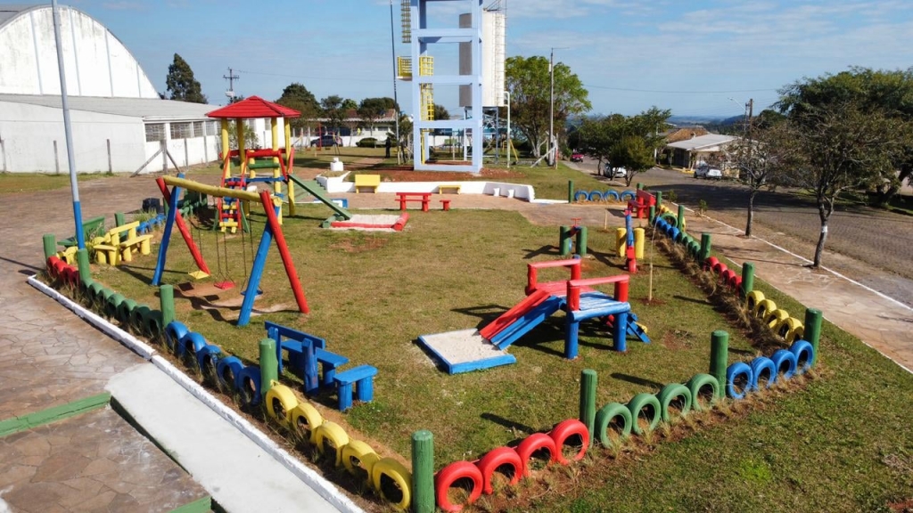 PRAÇA DO BAIRRO IPIRANGA RECEBE MELHORIAS