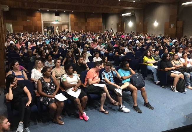 Na última quarta-feira, 01/03, reuniram-se no Centro Cultural de Soledade, o Departamento Cultural da SMECD, e pais e responsáveis pelos mais de 1200 inscritos nas mais de 20 Oficinas Gratuitas promovidas pelo Centro Cultural