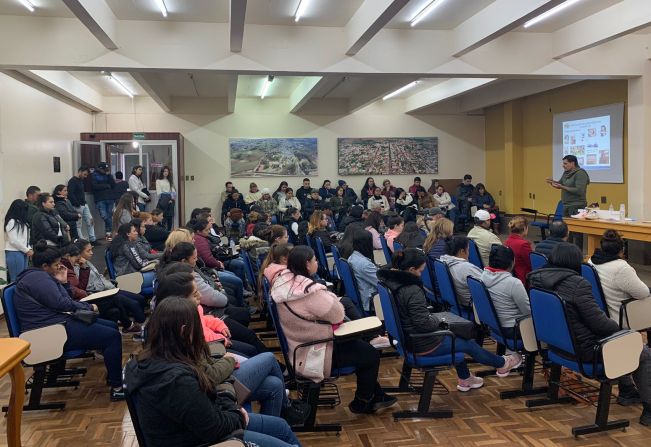 Salt Calçados realiza encontro com interessados em curso preparatório