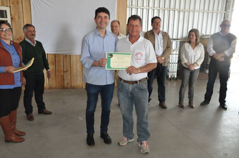 Prefeito Cattaneo e Vice Marilda participam de “Dia de Campo” na Cerca Velha