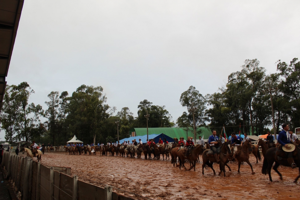 INTEGRAÇÃO E HOSPITALIDADE NA ABERTURA OFICIAL DO XII RODEIO INTERNACIONAL DE SOLEDADE