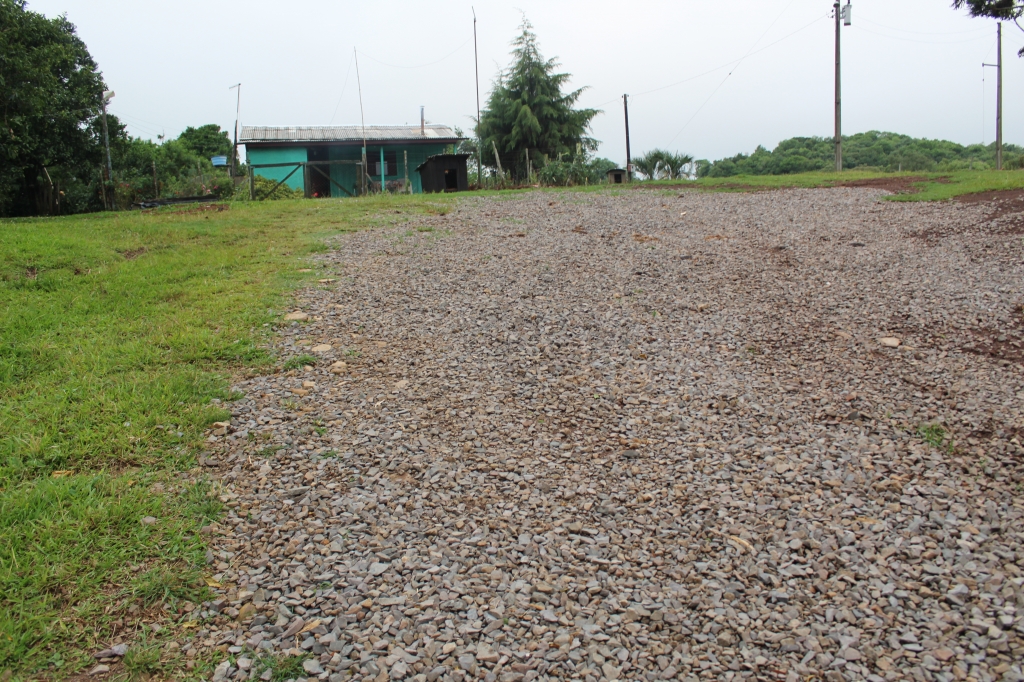 VICE-PREFEITA E SECRETÁRIO DA AGRICULTURA VERIFICAM OBRAS REALIZADAS NO INTERIOR