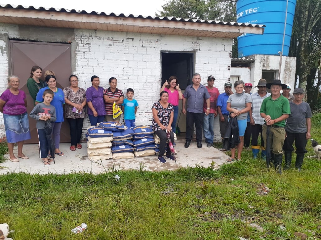 ADMINISTRAÇÃO MUNICIPAL ENTREGA SEMENTES DE MILHO PARA 24 AGRICULTORES DA LOCALIDADE DE SÃO TOMÉ