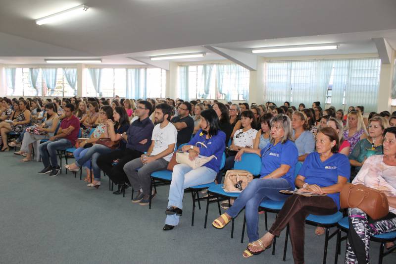 PREFEITA EM EXERCÍCIO MARILDA CORBELINI PRESTIGIA  FORMAÇÃO DA SMECD