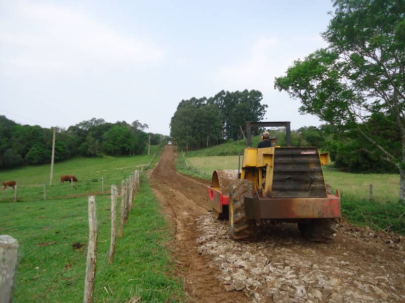 Secretaria de Obras e Serviços Públicos organiza tubulações no Interior