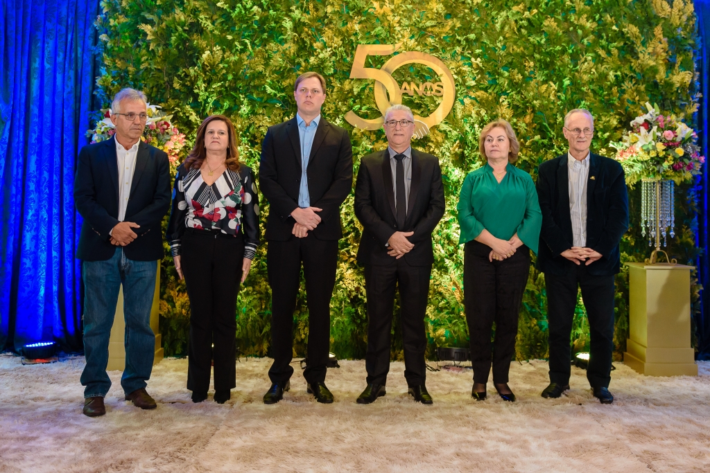 VICE-PREFEITA PARTICIPA FESTIVIDADE AOS 50 ANOS DA COAGRISOL