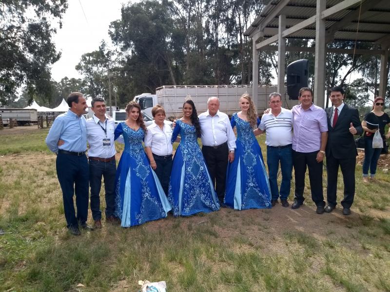 SINDICATO RURAL LANÇA PEDRA FUNDAMENTAL DO PARQUE DE REMATES E LEILÕES