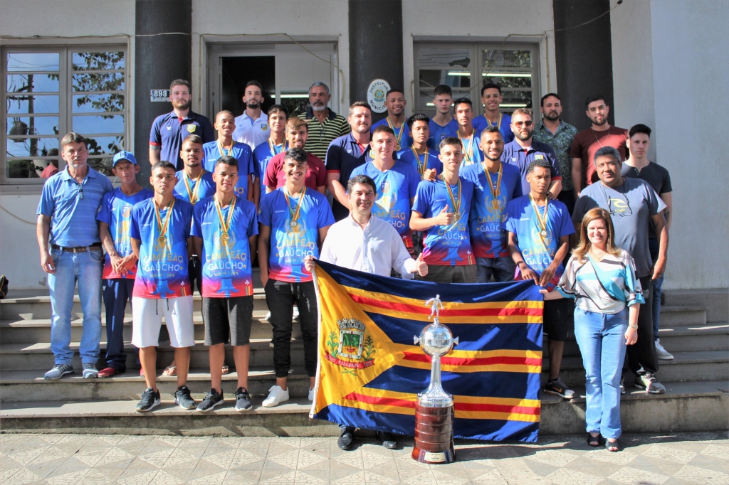 ADMINISTRAÇÃO MUNICIPAL HOMENAGEIA SOLEDADE FC