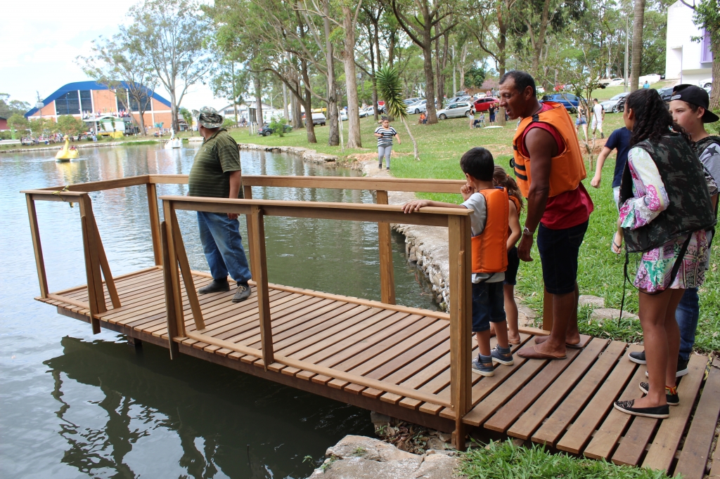 ADMINISTRAÇÃO MUNICIPAL INAUGURA ATRACADOURO PARA OS PEDALINHOS NO LAGO DO PARQUE RUI ORTIZ