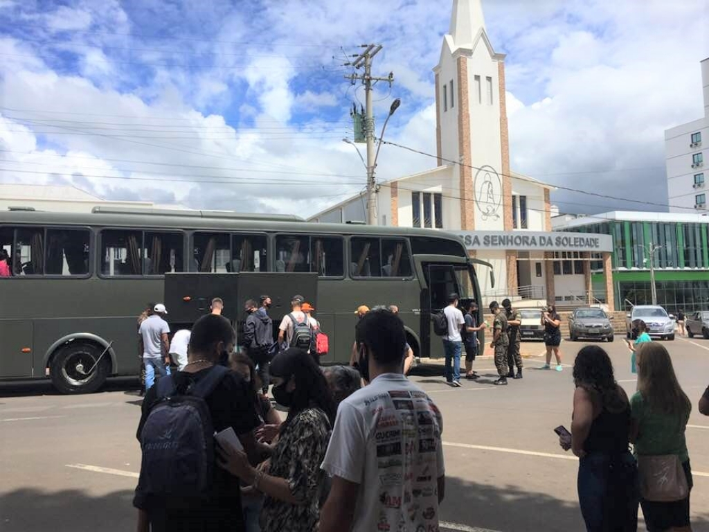 JOVENS SOLEDADENSES EMBARCAM PARA SANTA MARIA PARA PRESTAREM SERVIÇO MILITAR