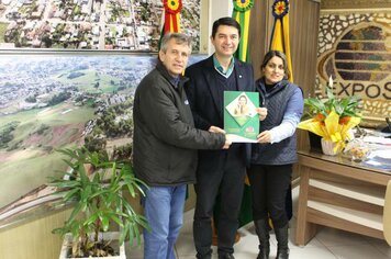 Prefeito Cattaneo recebe coordenadores da Feira Soledade é Joia