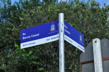 Placas com nomes das ruas estão sendo colocadas em alguns pontos do Município