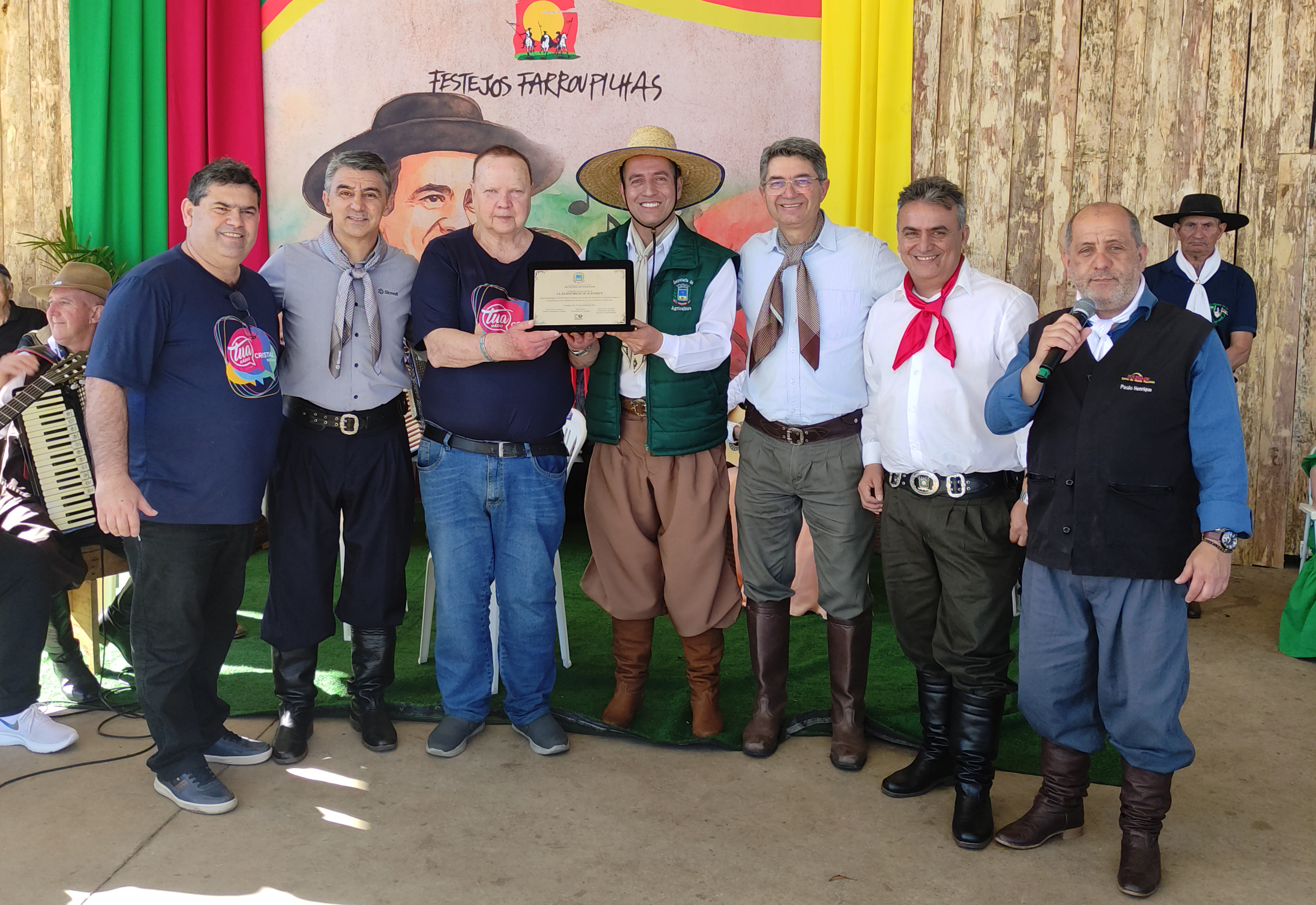 CLÁUDIO MOACIR SCHIMITT É HOMENAGEADO NO PROGRAMA RODEIO DE TRADIÇÕES 