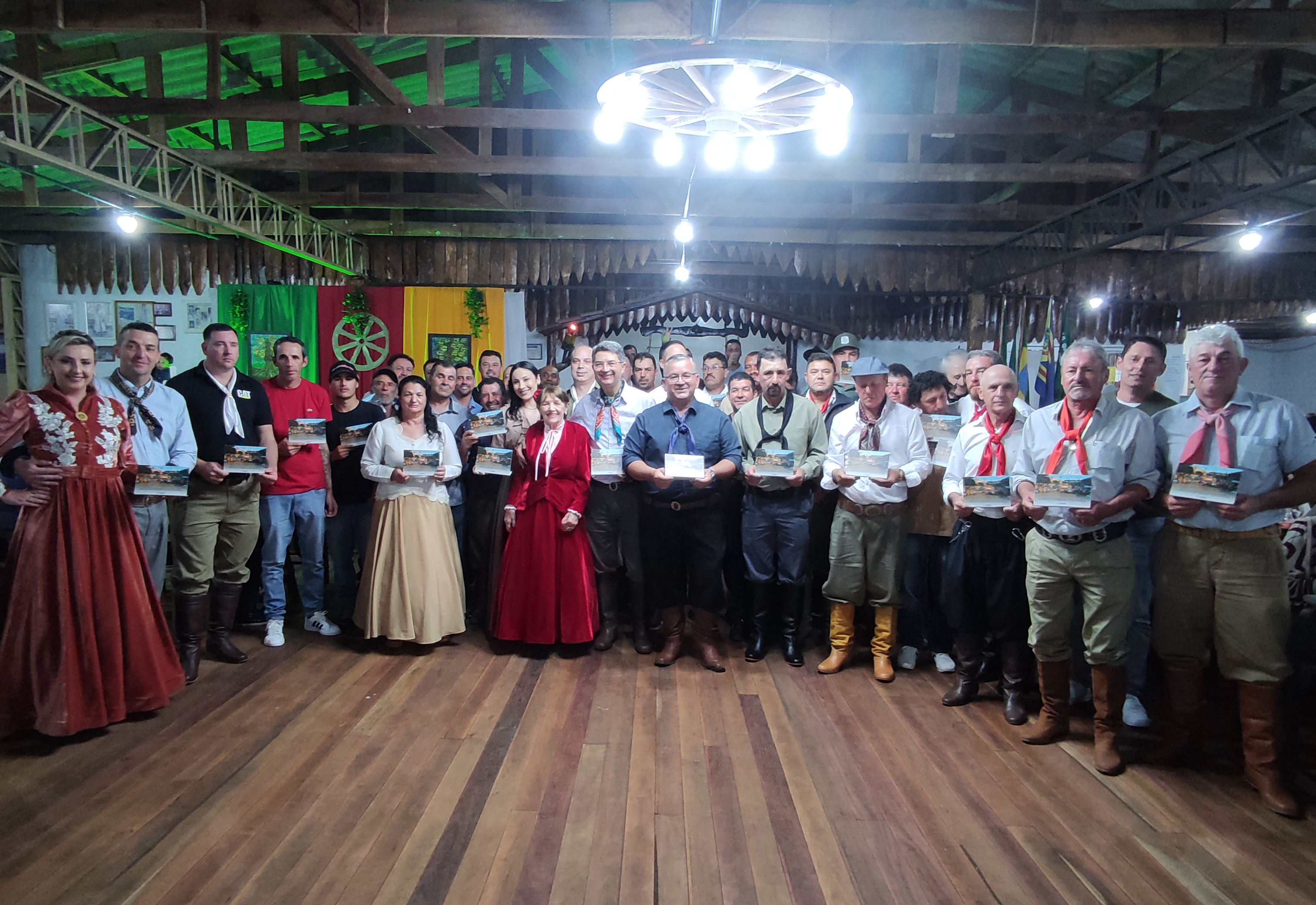 SECRETARIA DE OBRAS DE SOLEDADE É HOMENAGEADA PELO CTG QUERÊNCIA DO BOTUCARAÍ