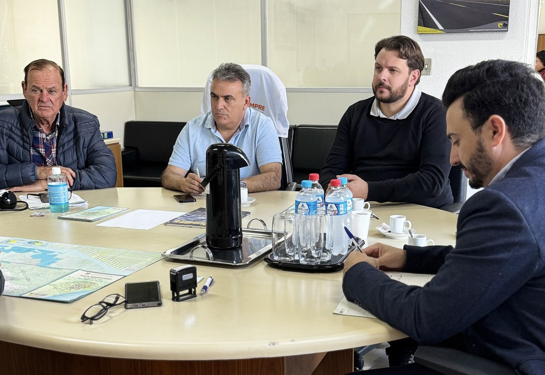 SOLEDADE E BARROS CASSAL ARTICULAM MELHORIAS EMERGENCIAIS NA RS-153 E RS-332