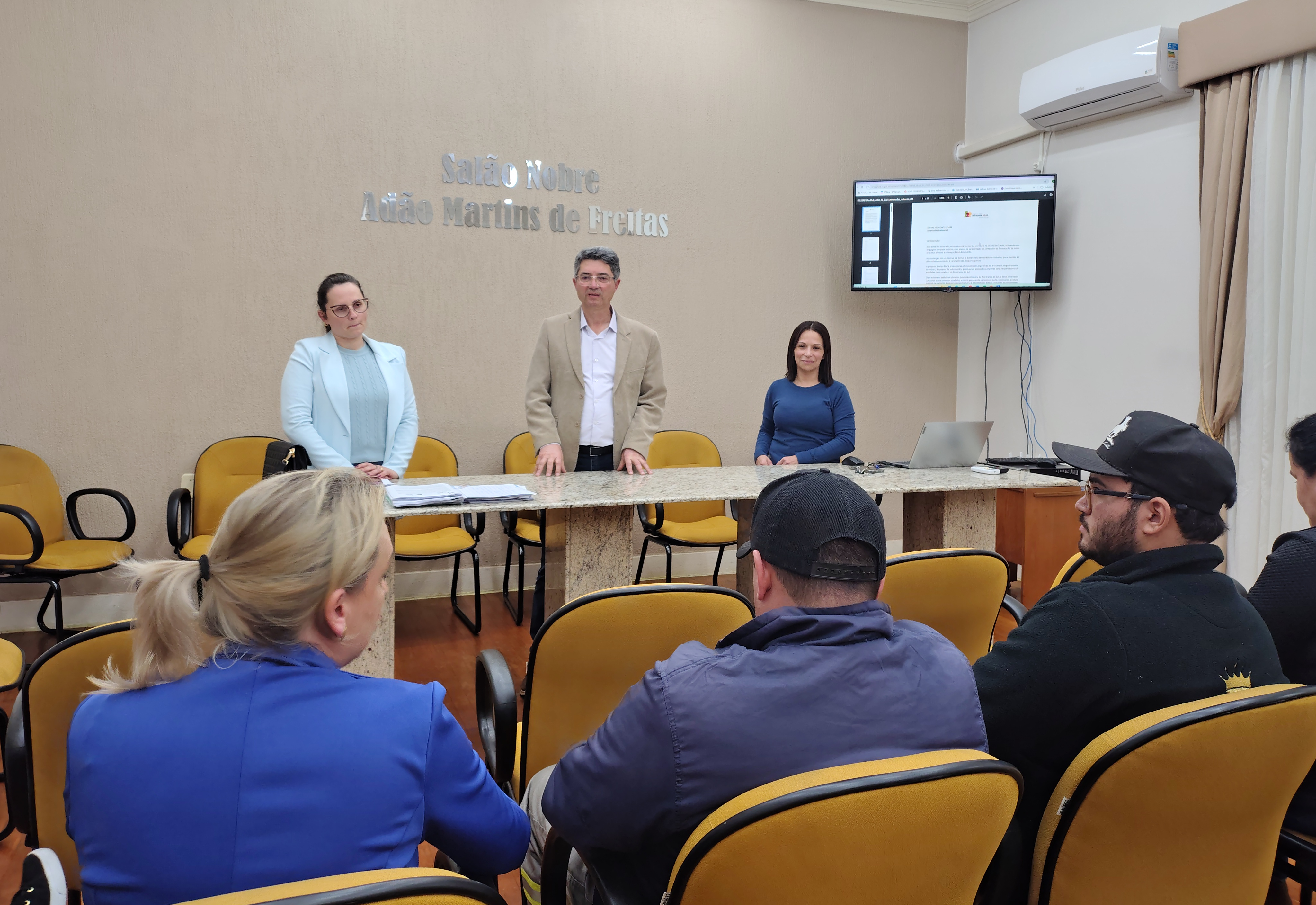 MUNICÍPIO PROMOVE REUNIÃO DE ORIENTAÇÃO SOBRE OS EDITAIS DO PROGRAMA AVANÇAR TCHÊ